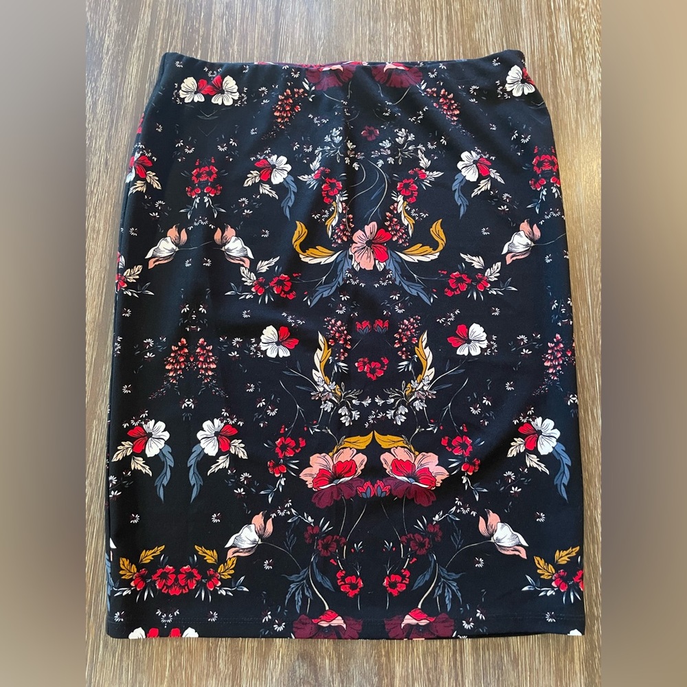Jules and Leopold Floral Pencil Skirt.
